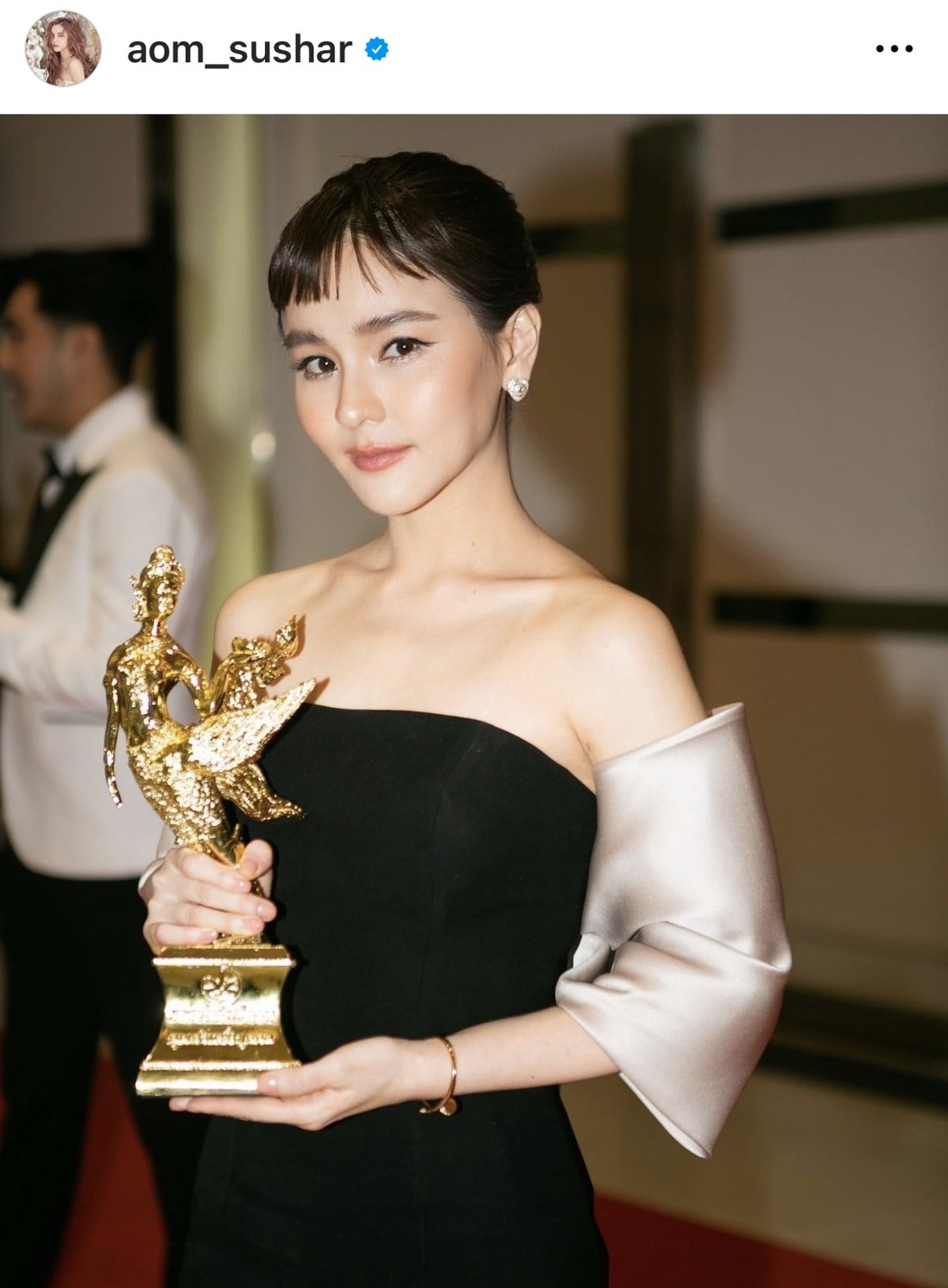 ออม สุชาร์ สุดปลื้ม รับรางวัลนักแสดงนำหญิง กินรีทองมหาชน ครั้งที่ 8 ออม สุชาร์ สุดปลื้ม รับรางวัลนักแสดงนำหญิง กินรีทองมหาชน ครั้งที่ 8