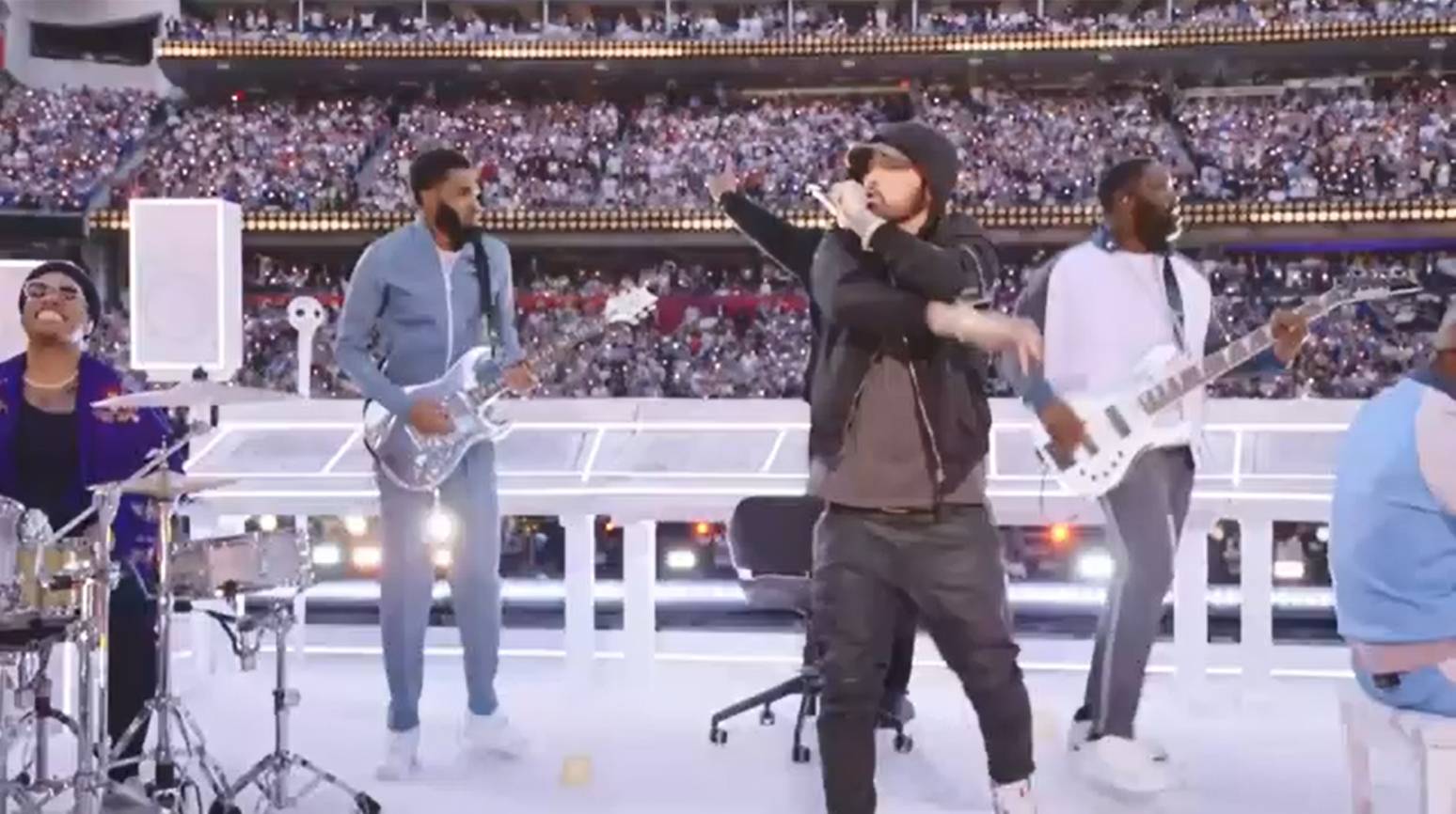 “Dr. Dre” นำทีมศิลปินดังโชว์พักครึ่งเกม “Super Bowl” ครั้งที่ 56 อย่างยิ่งใหญ่