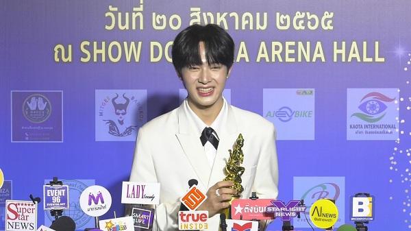 “นุนิว ชวรินทร์” ดีใจ กวาด 3 รางวัลงาน มณีเมขลา ครั้งที่ 3  (มีคลิป)