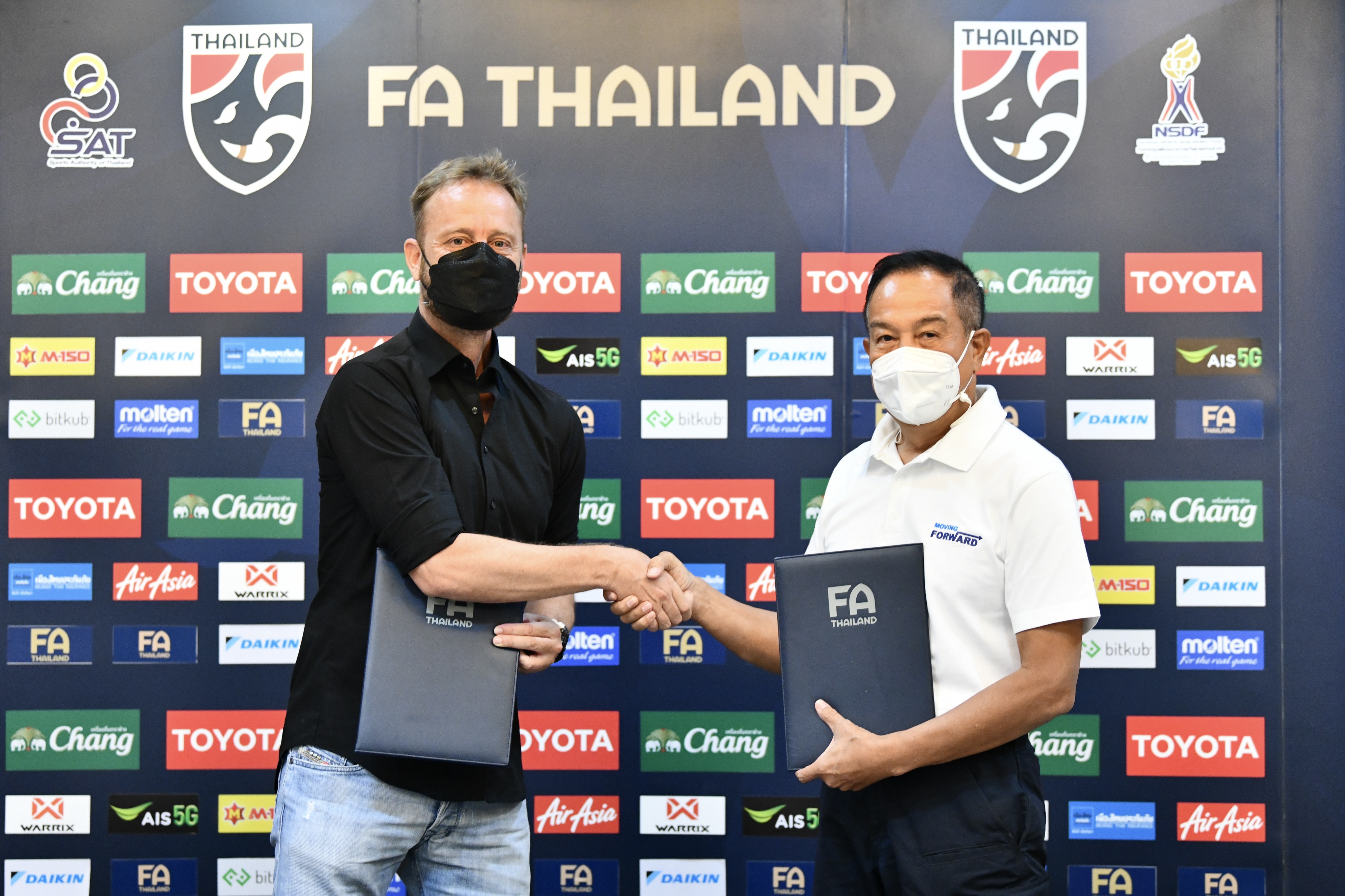 'สมาคมฟุตบอลฯ' ต่อสัญญา 'มาโน่ โพลกิ้ง' คุมทีมชาติไทยชุดใหญ่ถึงปี2023 'สมาคมฟุตบอลฯ' ต่อสัญญา 'มาโน่ โพลกิ้ง' คุมทีมชาติไทยชุดใหญ่ถึงปี2023