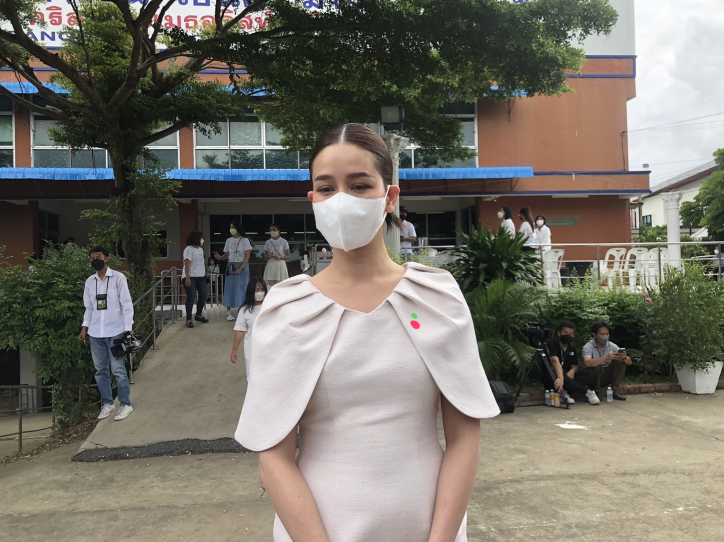 ต่อย ดายศ - อ้วน รีเทิร์น - โม อมีนา ร่วมพิธีฌาปนกิจ แตงโม นิดา ต่อย ดายศ - อ้วน รีเทิร์น - โม อมีนา ร่วมพิธีฌาปนกิจ แตงโม นิดา
