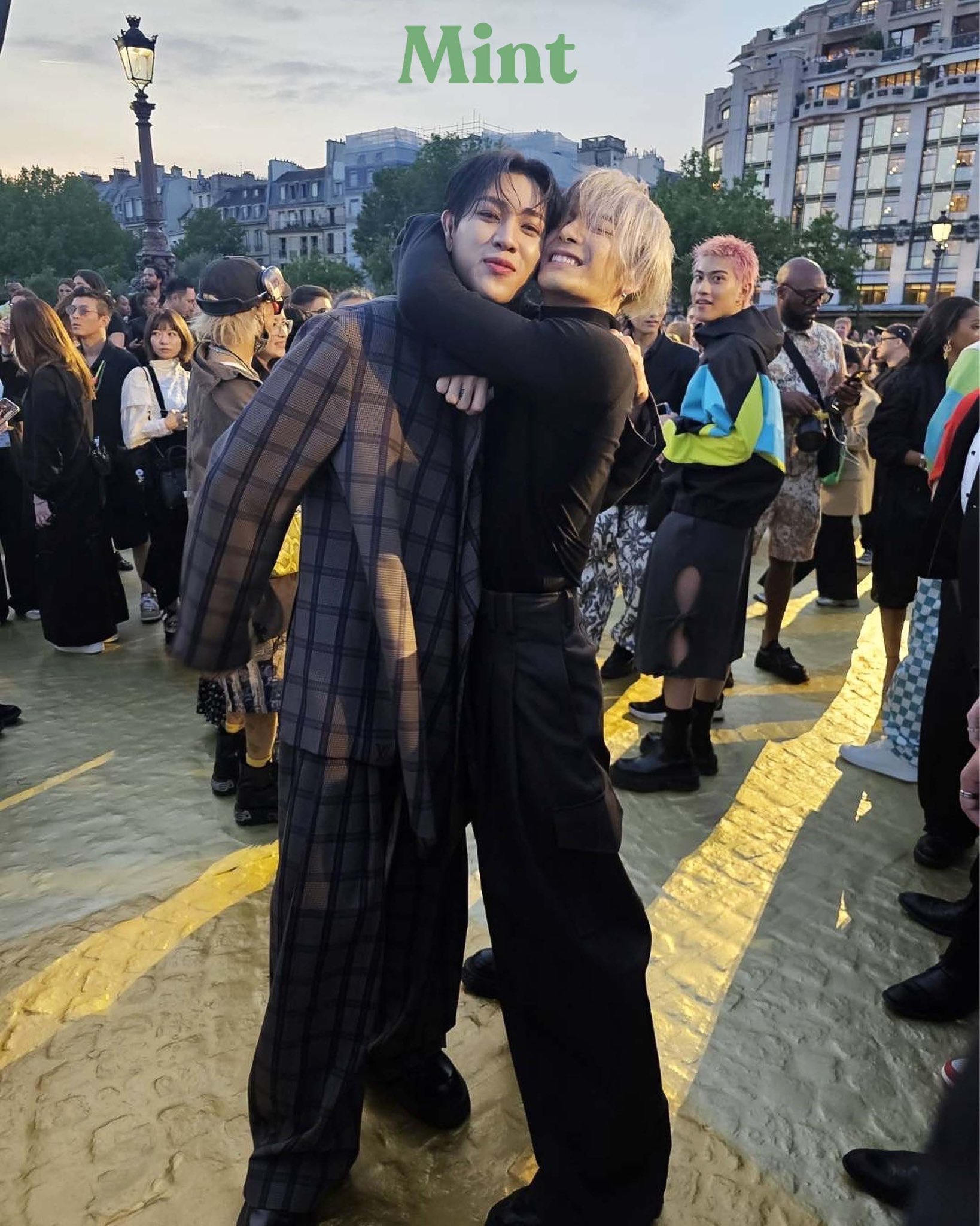 พี่น้องกอดกันกลม!! 'แบมแบม' รัวเซ็ตภาพพบหน้า 'แจ็คสัน หวัง' ที่ปารีส พี่น้องกอดกันกลม!! 'แบมแบม' รัวเซ็ตภาพพบหน้า 'แจ็คสัน หวัง' ที่ปารีส