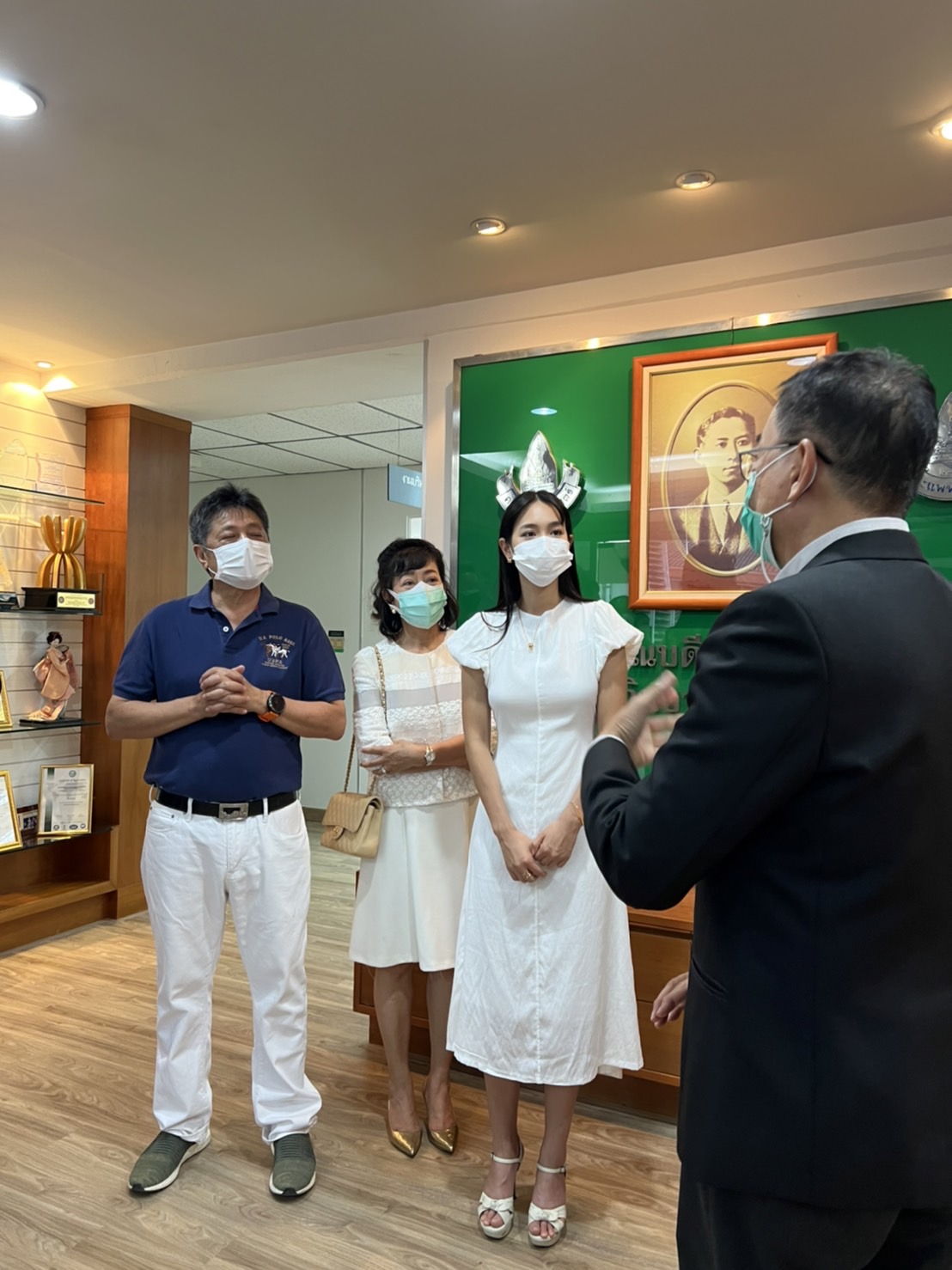 “มิน พีชญา” บริจาคเงิน 1 ล้าน สร้างโรงพยาบาลที่บ้านเกิด “มิน พีชญา” บริจาคเงิน 1 ล้าน สร้างโรงพยาบาลที่บ้านเกิด