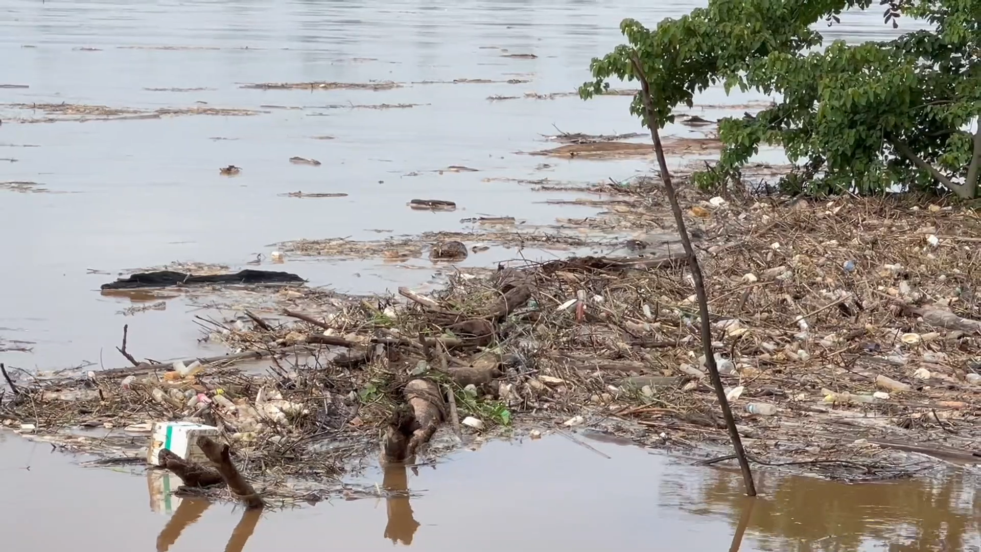 ‘โขงล้น-โขงแล้ง’ วิกฤตหนักไทย-ลาวในรอบ 5 ปี ภาพสะท้อนที่ฉายชัดจากคนทำ หรือ ธรรมชาติ?