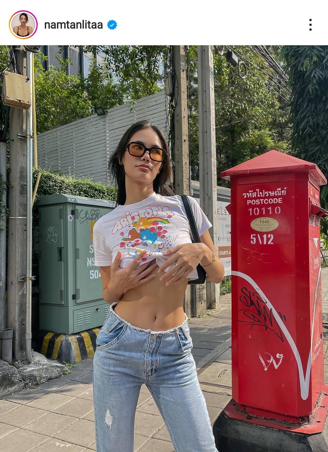 รู้จักเทรนด์ฮิต Y2K พร้อมส่องท่าโพสสุดปังจากเหล่าคนบันเทิง รู้จักเทรนด์ฮิต Y2K พร้อมส่องท่าโพสสุดปังจากเหล่าคนบันเทิง