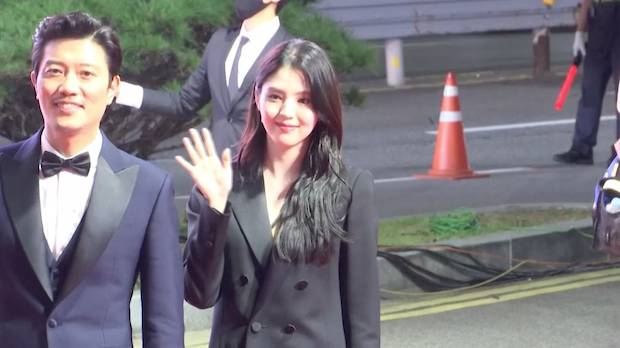 เปิดฉากเทศกาลหนังพูซาน!! ซงจุงกิ - ฮันโซฮี นำทัพสตาร์ดังเดินพรมแดง