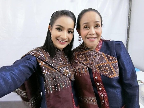 ไม่ถอย!! แม่นกน้อย อุไรพร วงเสียงอิสานส่งต่อให้ทายาทรุ่นใหม่ ไม่ถอย!! แม่นกน้อย อุไรพร วงเสียงอิสานส่งต่อให้ทายาทรุ่นใหม่