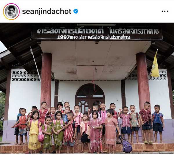 คู่รักสายลุย! ฌอห์ณ จินดาโชติ พาภรรยาฝ่าโคลน ช่วยเหลือเด็กบ้านปิล๊อกคี่