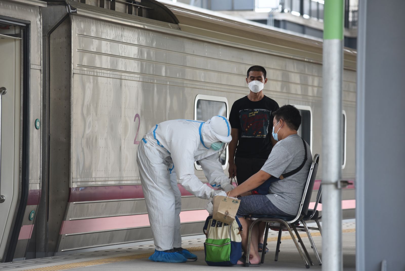 ‘อนุทิน’ จัดรถไฟขบวนพิเศษส่งผู้ผ่วยโควิด 135 ราย กลับภูมิลำเนา ‘อนุทิน’ จัดรถไฟขบวนพิเศษส่งผู้ผ่วยโควิด 135 ราย กลับภูมิลำเนา