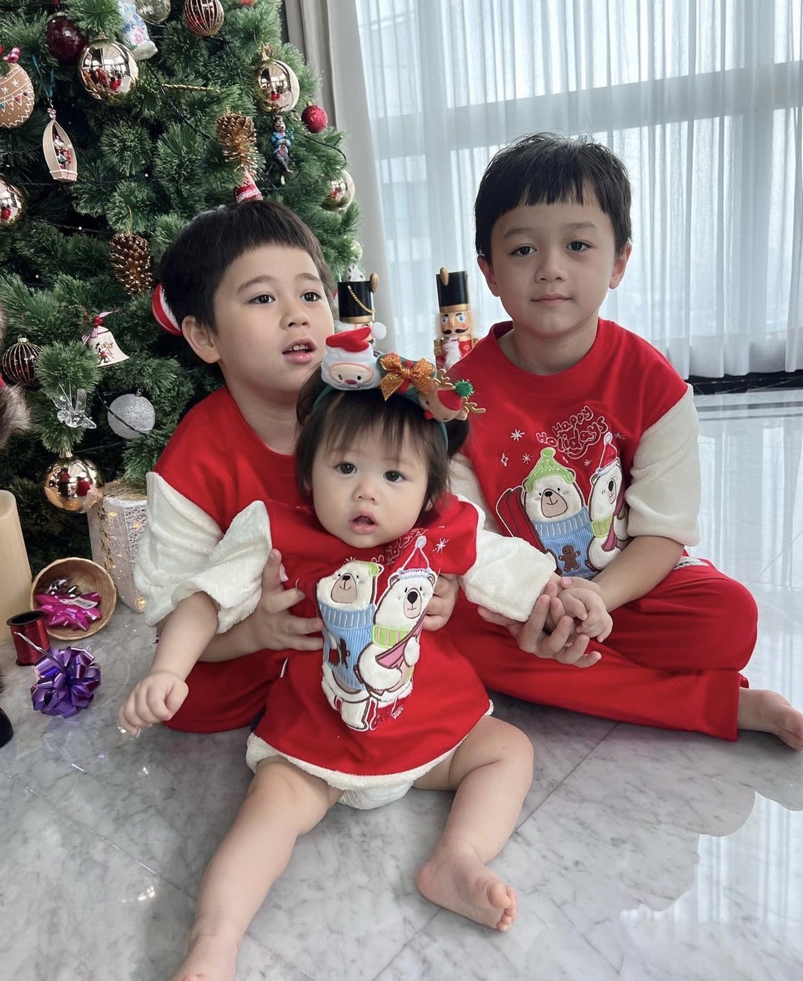อุ๊ยยยน่ารัก น้องเกล แย่งซีนพี่ สายฟ้า-พายุ ขณะออกสเต็ปแดนซ์ อุ๊ยยยน่ารัก น้องเกล แย่งซีนพี่ สายฟ้า-พายุ ขณะออกสเต็ปแดนซ์