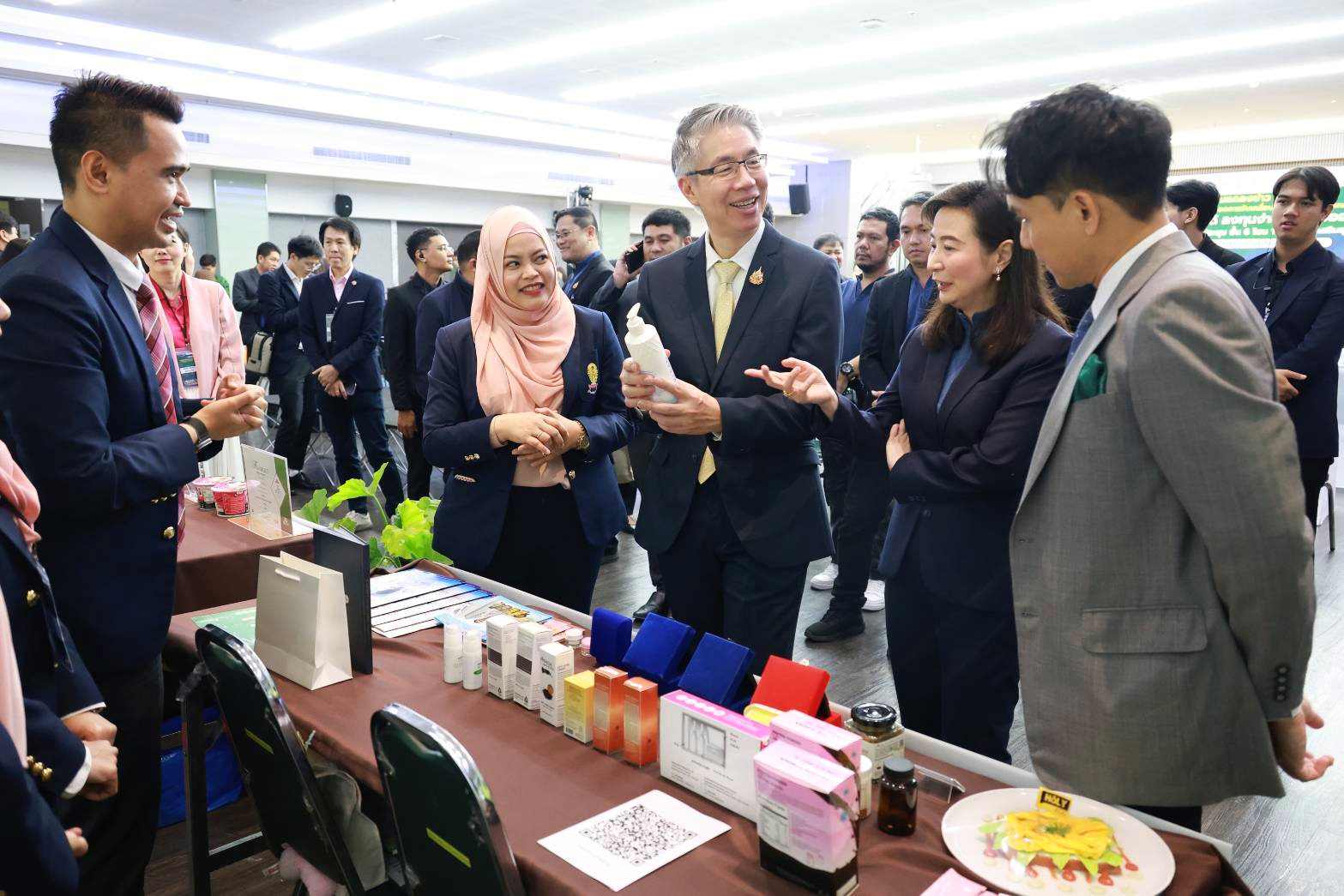 ก.อุตฯ ผสาน “8 หน่วยงาน 22 สินเชื่อ”ดันผู้ประกอบการฮาลาลไทยสู่การส่งออก ก.อุตฯ ผสาน “8 หน่วยงาน 22 สินเชื่อ”ดันผู้ประกอบการฮาลาลไทยสู่การส่งออก