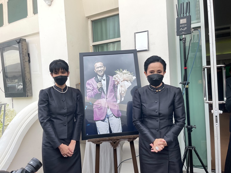 อี๊ฟ พุทธธิดา เปิดใจเสียงสั้นเครือ หลังสูญเสียคุณพ่อ ต้อย เศรษฐา อี๊ฟ พุทธธิดา เปิดใจเสียงสั้นเครือ หลังสูญเสียคุณพ่อ ต้อย เศรษฐา