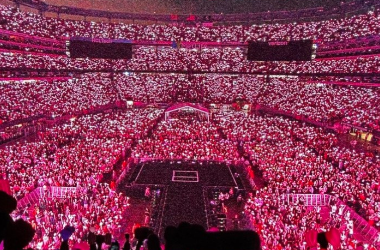 โชว์กลางสายฝน!! BLACKPINK ที่ MetLife Stadium 'เจนนี่' หวิดร่วงจากเวที โชว์กลางสายฝน!! BLACKPINK ที่ MetLife Stadium 'เจนนี่' หวิดร่วงจากเวที