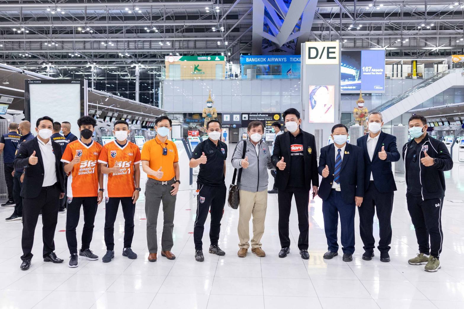 'ฮีโร่' มอบเสื้อซ้อมสนับสนุนฟุตซอลไทยคว้าชัยในชิงแชมป์โลก 2021