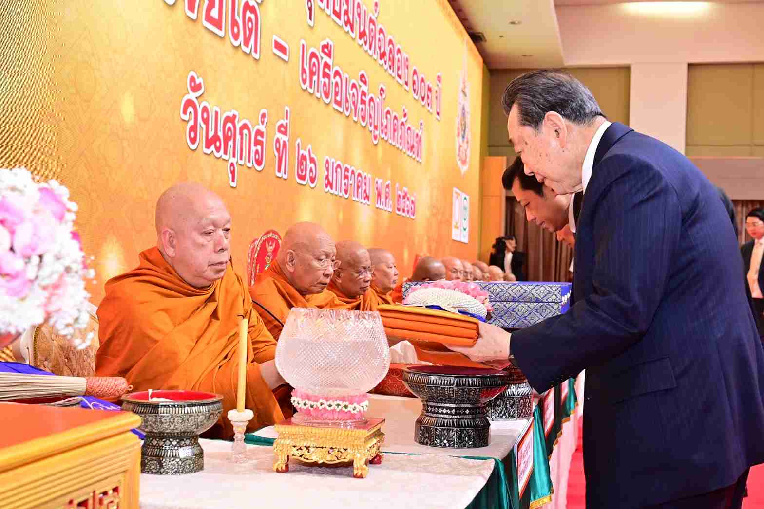 เจียไต๋ – เครือเจริญโภคภัณฑ์ ต้อนรับศักราชใหม่ 2567 จัดพิธีทำบุญตักบาตร และพิธีเจริญพระพุทธมนต์ ฉลองครบรอบ 103 ปี เพื่อความเป็นสิริมงคลในการดำเนินธุรกิจ