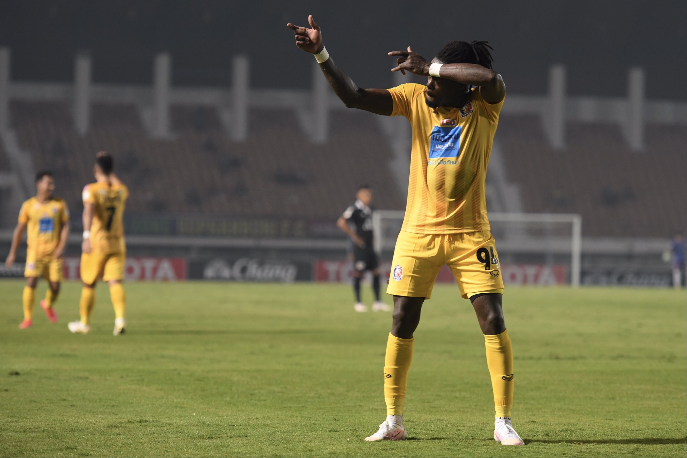 โบลี่ซัดเปิดงามหยด! 'ท่าเรือ' บุกฟัด 'สุพรรณบุรี' 2-0 ยังเกาะที่3แน่น