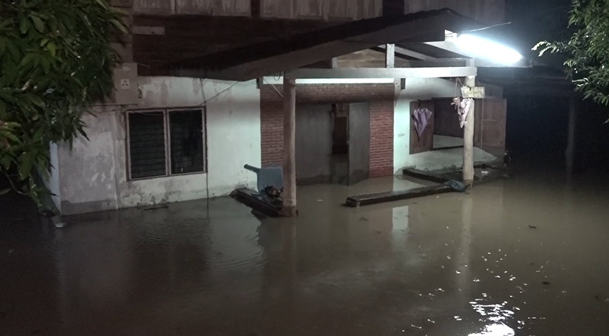 ฝนตกหนัก น้ำป่าเขาใหญ่ ทะลักกลางดึกหลากเข้าท่วมบ้านที่ปราจีนฯ