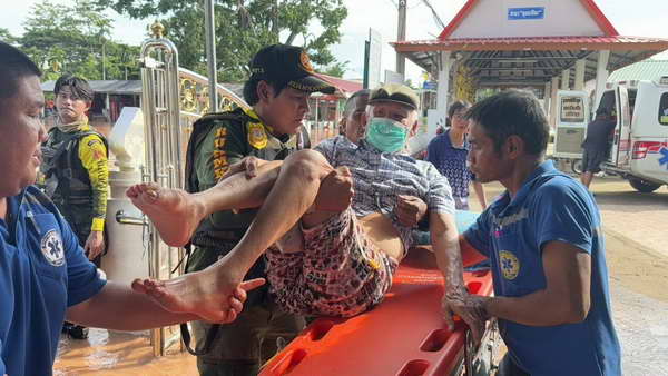 คนบันเทิง ลงพื้นที่ช่วย น้ำท่วม ภาคเหนือ น้ำใจคนไทยไม่ทิ้งกันร่วมบริจาคต่อเนื่อง คนบันเทิง ลงพื้นที่ช่วย น้ำท่วม ภาคเหนือ น้ำใจคนไทยไม่ทิ้งกันร่วมบริจาคต่อเนื่อง