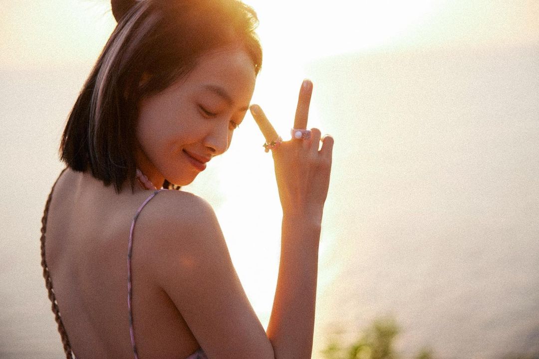 ส่องความสวยเซ็กซี่!! 'วิคตอเรีย ซ่ง' นางเอก 'ลำนำรักเทพสวรรค์' ลัดฟ้าพักผ่อนภูเก็ต ส่องความสวยเซ็กซี่!! 'วิคตอเรีย ซ่ง' นางเอก 'ลำนำรักเทพสวรรค์' ลัดฟ้าพักผ่อนภูเก็ต