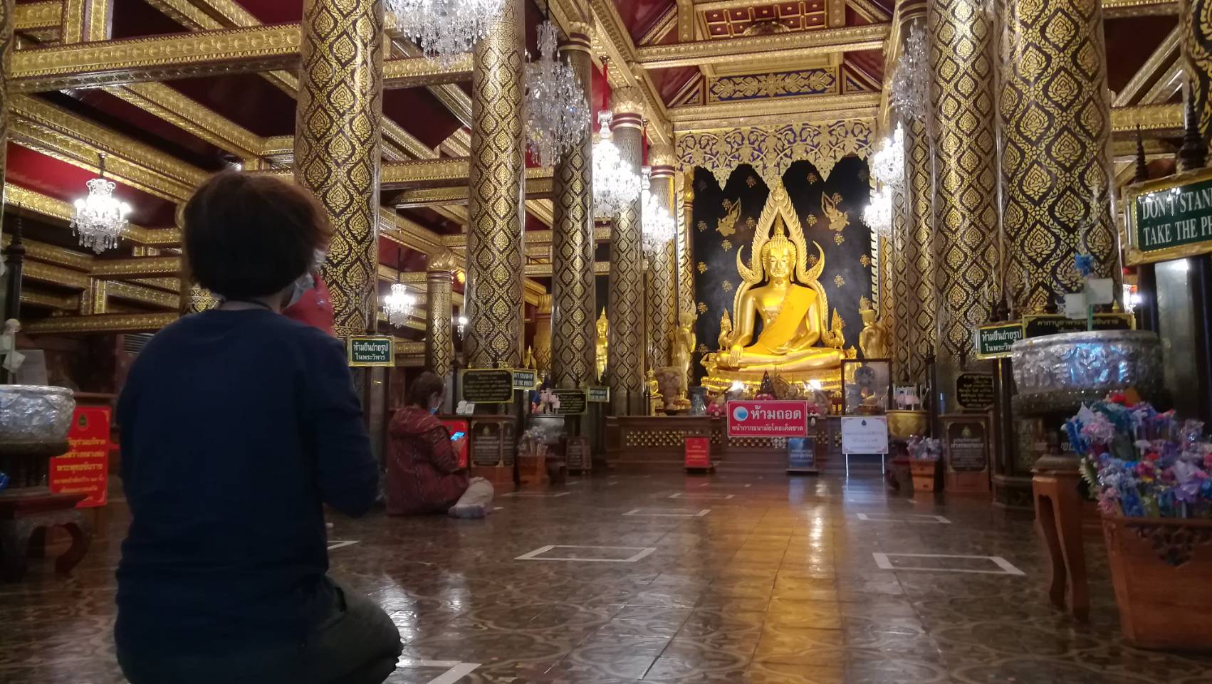 สงกรานต์! วัดใหญ่คุมเข้มเข้าไหว้หลวงพ่อพระพุทธชินราช ครั้งละ ไม่เกิน 20 คน สงกรานต์! วัดใหญ่คุมเข้มเข้าไหว้หลวงพ่อพระพุทธชินราช ครั้งละ ไม่เกิน 20 คน
