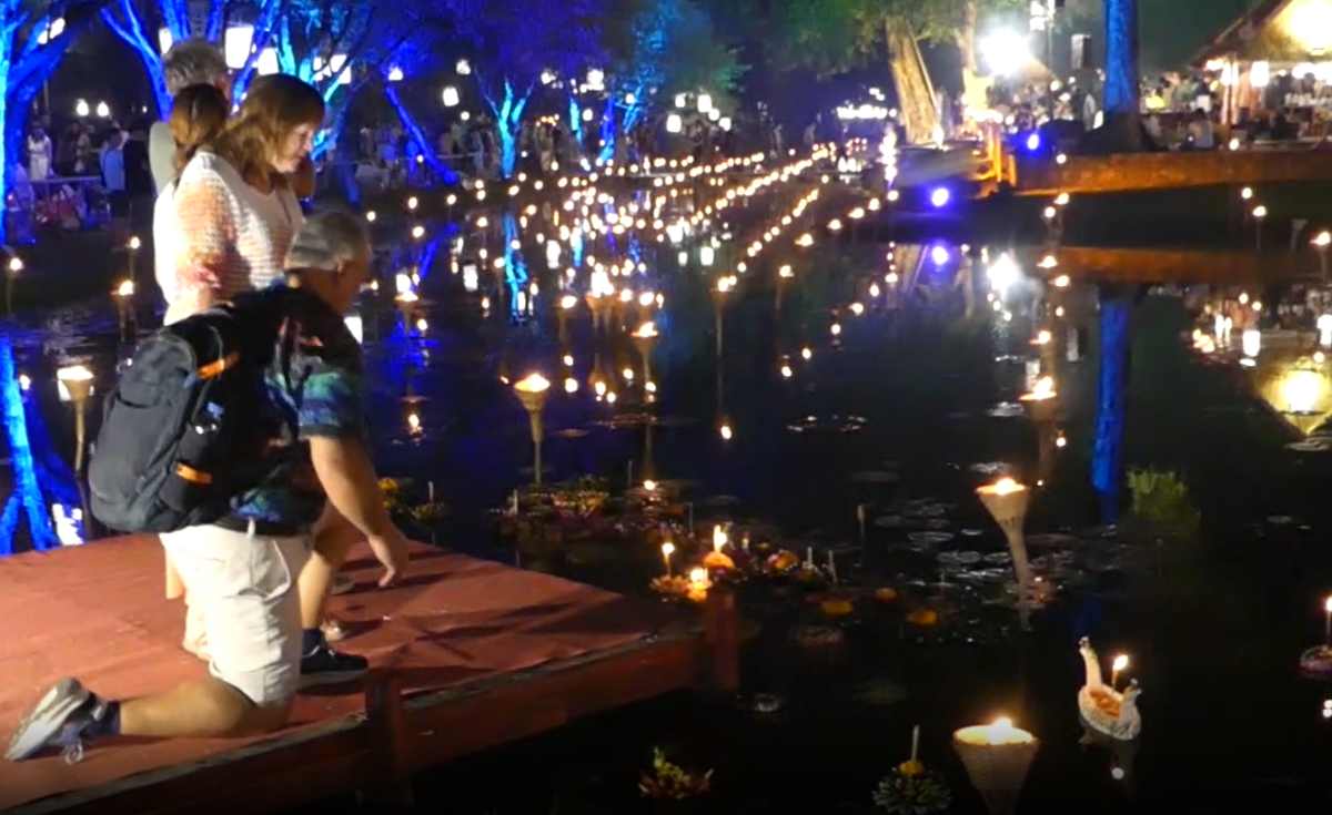 แห่เที่ยวลอยกระทงสุโขทัย 5 วัน ทะลุ 1 แสนคน แห่เที่ยวลอยกระทงสุโขทัย 5 วัน ทะลุ 1 แสนคน