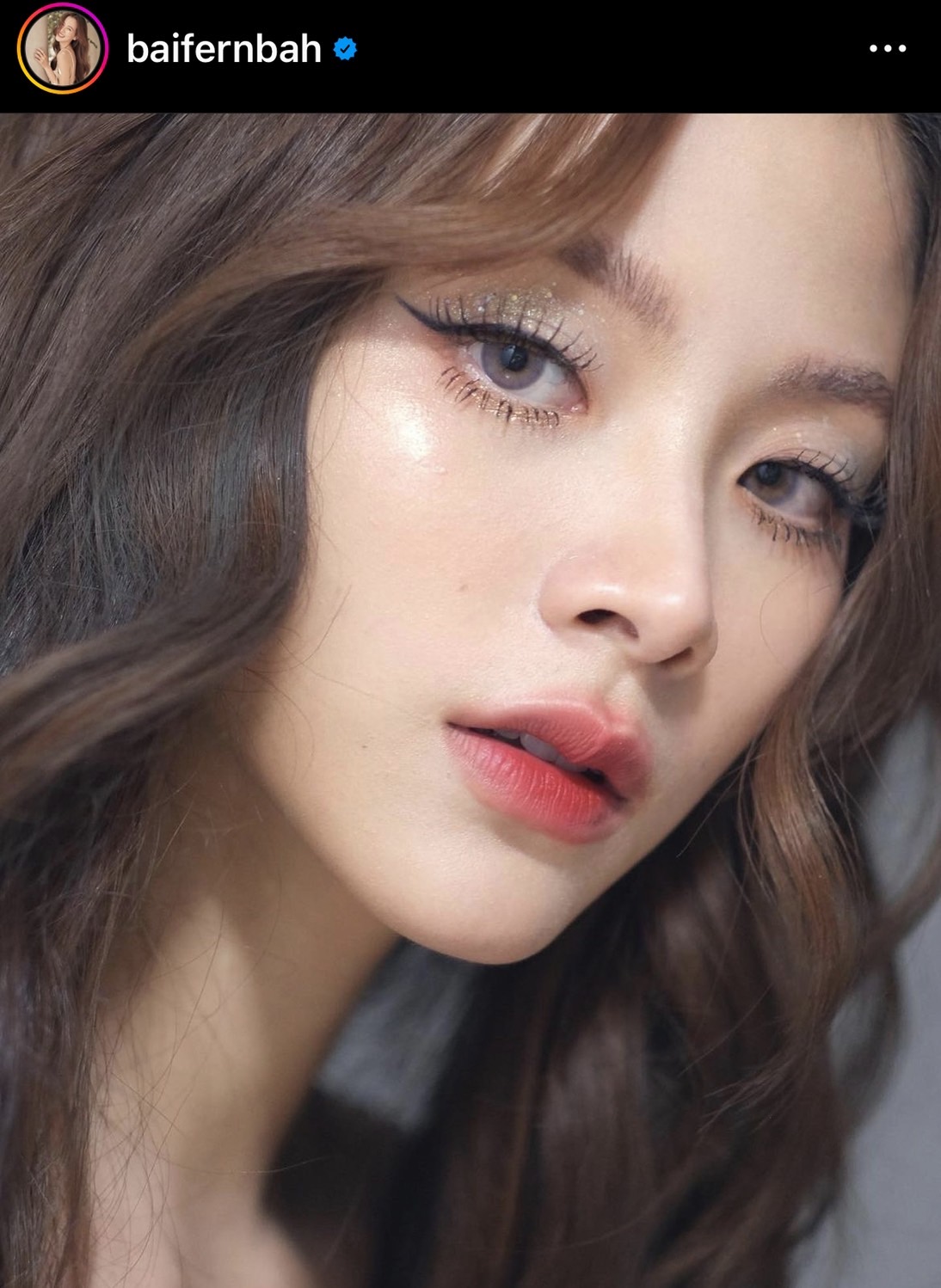 ใบเฟิร์น ยินดีให้เบ้าหน้าเป็นต้นแบบทำสวย ใบเฟิร์น ยินดีให้เบ้าหน้าเป็นต้นแบบทำสวย