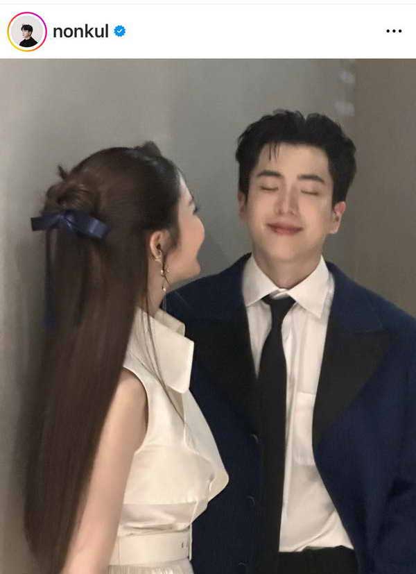 ฟังชัดๆโมเมนต์ฟินจิกหมอน! แอฟ-นนกุล ตอบคำถามสื่อแบบนี้ ควงออกงานคู่ครั้งแรก ฟังชัดๆโมเมนต์ฟินจิกหมอน! แอฟ-นนกุล ตอบคำถามสื่อแบบนี้ ควงออกงานคู่ครั้งแรก