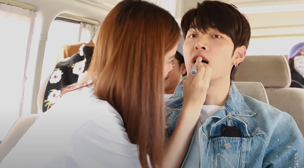 'ก็อต-ริชชี่' อวดโมเม้นท์หวานๆ แรงจัดจนติดเทรนด์มาแรงยูทูป 'ก็อต-ริชชี่' อวดโมเม้นท์หวานๆ แรงจัดจนติดเทรนด์มาแรงยูทูป