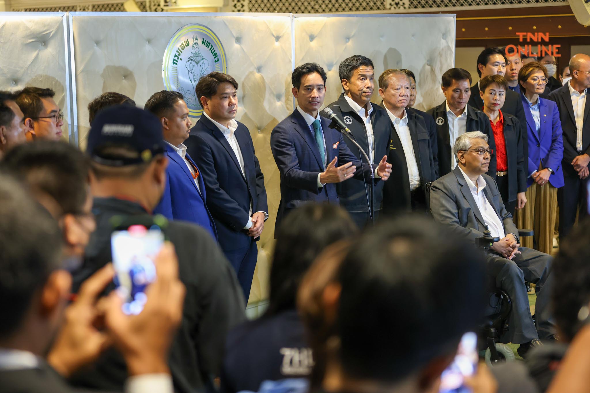 ชัชชาติ ยื่นข้อเสนอ 21 ข้อ ประชุมร่วม พรรคก้าวไกล แก้ปัญหา กทม. ชัชชาติ ยื่นข้อเสนอ 21 ข้อ ประชุมร่วม พรรคก้าวไกล แก้ปัญหา กทม.