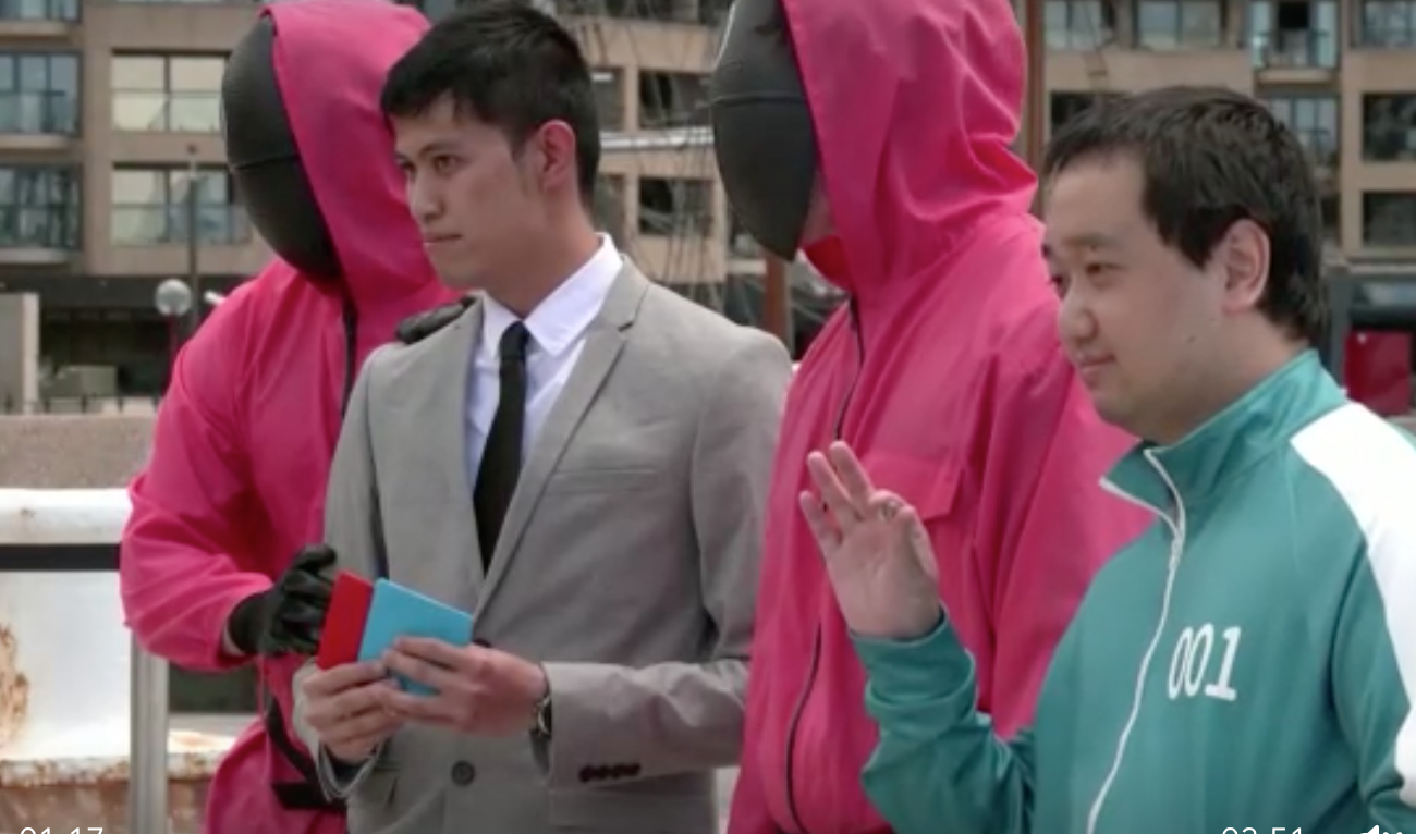 หุ่นเด็กผู้หญิงสุดหลอนจาก Squid Gameโผล่อ่าวซิดนีย์ฉลองวันฮาโลวีน หุ่นเด็กผู้หญิงสุดหลอนจาก Squid Gameโผล่อ่าวซิดนีย์ฉลองวันฮาโลวีน