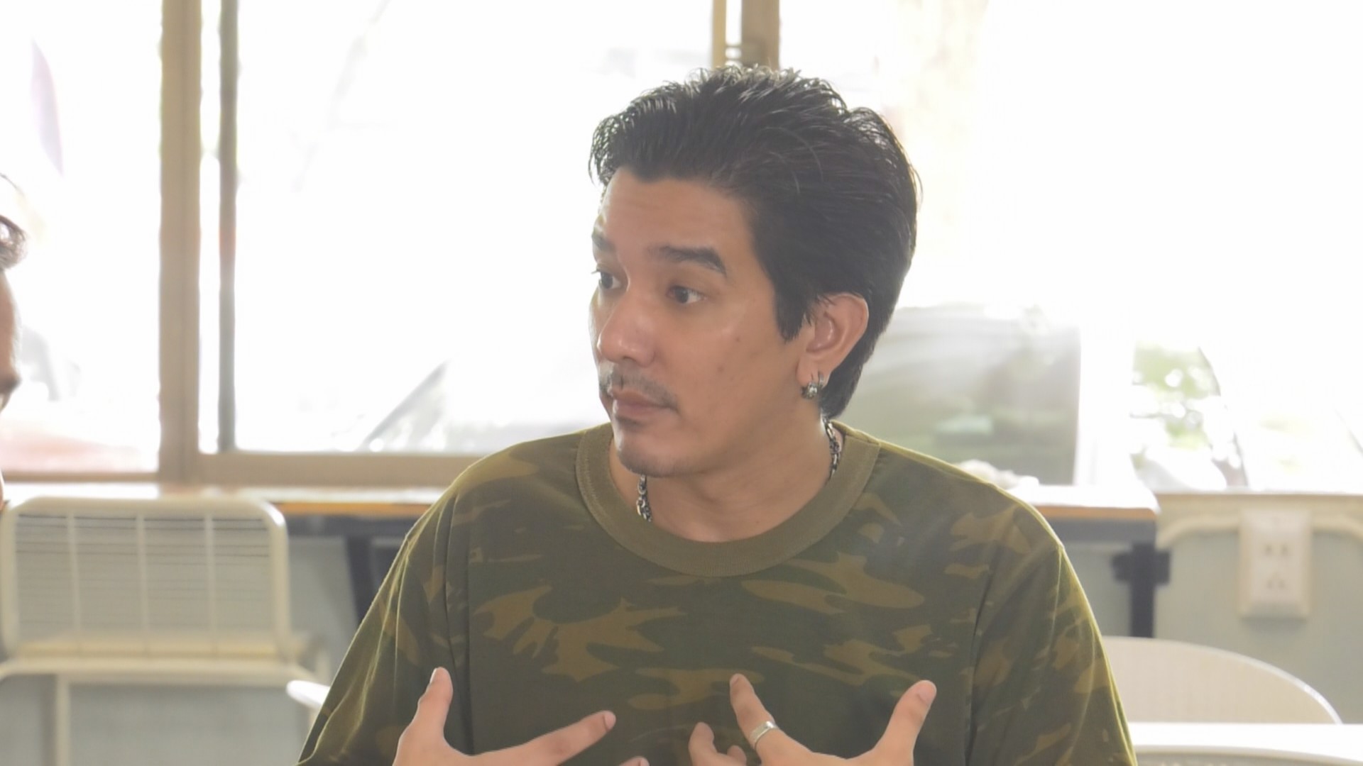 “ดีเจแมน” ผอมและคล่ำขึ้น ด้าน “ใบเตย” ร่ำไห้ตลอดเวลา หลังศาลนำตัวเข้าตรวจพยานครั้งที่  2 คดี Forex-3D