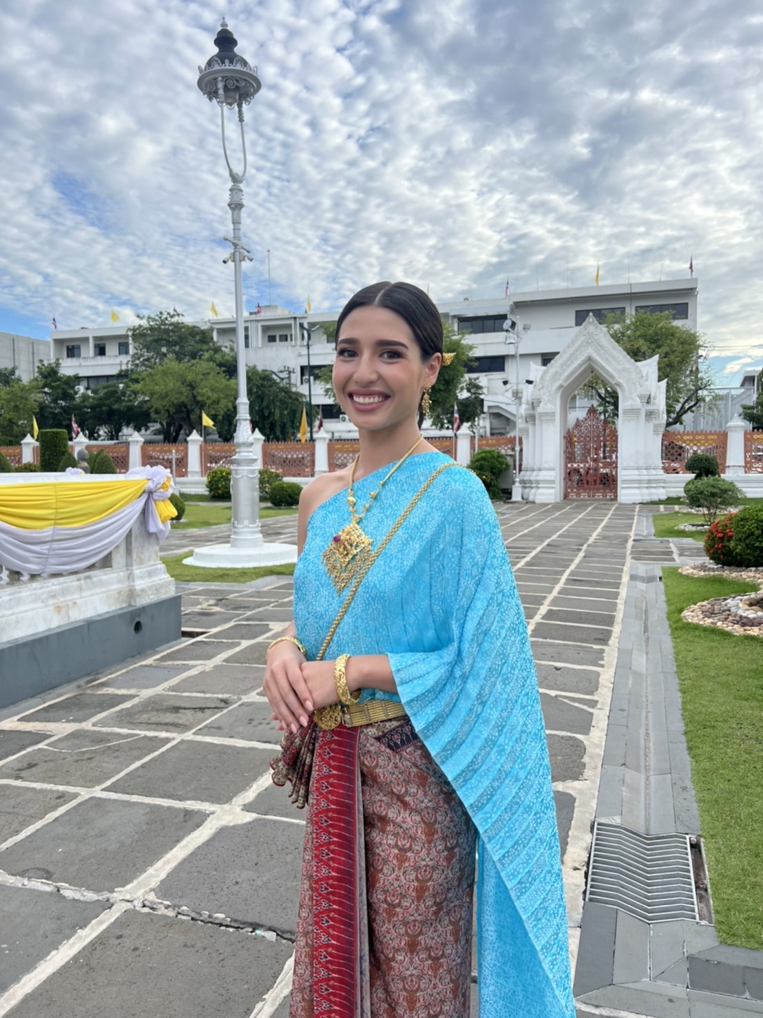 สวยสง่าในชุดไทย 30 สาวงาม MUT 2022 ร่วมทำบุญเพื่อความเป็นสิริมงคล สวยสง่าในชุดไทย 30 สาวงาม MUT 2022 ร่วมทำบุญเพื่อความเป็นสิริมงคล