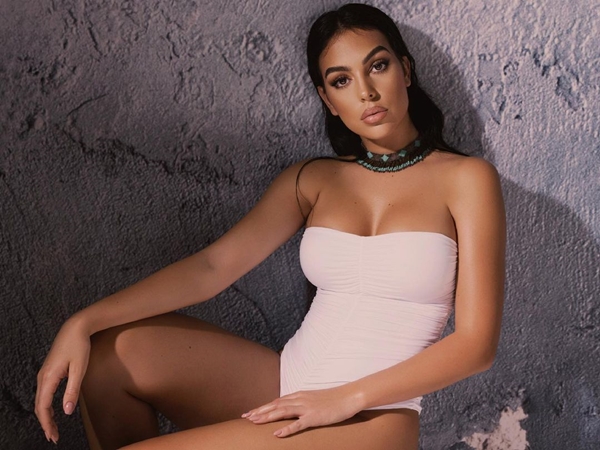 5 WAGs แสนฮอต!! รู้จัก 5 สาวคนรู้ใจนักเตะตัวท็อปแห่งศึก EURO 2020 5 WAGs แสนฮอต!! รู้จัก 5 สาวคนรู้ใจนักเตะตัวท็อปแห่งศึก EURO 2020