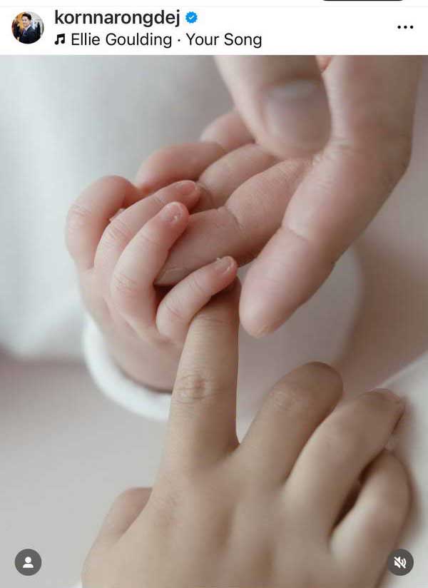 ศรีริต้า คลอดลูกสาวแล้ว! กรณ์ ณรงค์เดช รีบโพสต์อวดนางฟ้าตัวน้อย ศรีริต้า คลอดลูกสาวแล้ว! กรณ์ ณรงค์เดช รีบโพสต์อวดนางฟ้าตัวน้อย