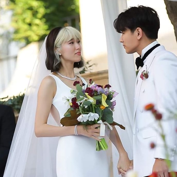 แก้ว จริญญา ฟาดกลับ!! หลังเจอแซะ ทำตัวแปลกๆตามสามี โทนี่ แก้ว จริญญา ฟาดกลับ!! หลังเจอแซะ ทำตัวแปลกๆตามสามี โทนี่