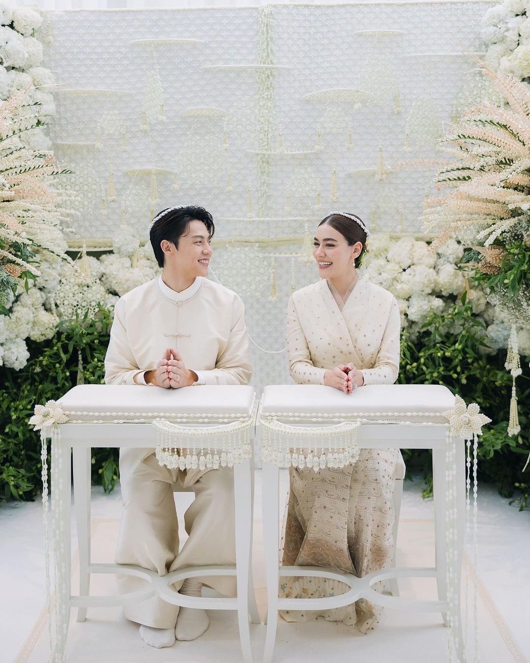เปิดโมเมนต์พิธีหมั้นสุดอบอุ่น ว่าที่บ่าวสาว หมาก-คิม 