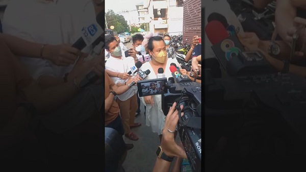 “โบ สุรัตนาวี” – “ฮิปโป”  เข้าให้ปากคำเจ้าหน้าที่ตำรวจปมคดี “แตงโม”  (มีคลิป)