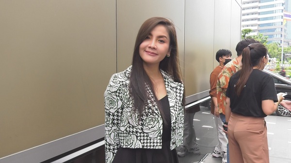 อั้ม นันทิยา ตกใจ ถูกนำรูปไปแอบอ้างเป็นสาวโลกใบที่หนึ่ง เผยเตรียมดำเนินคดี (มีคลิป) อั้ม นันทิยา ตกใจ ถูกนำรูปไปแอบอ้างเป็นสาวโลกใบที่หนึ่ง เผยเตรียมดำเนินคดี (มีคลิป)