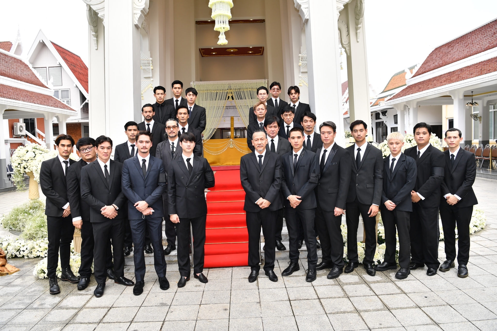 อ๊อฟ -นก นำลูกศิษย์สัมภาษณ์ไว้อาลัย หม่อมน้อย เป็นครั้งสุดท้ายก่อนเริ่มพิธีพระราชทานเพลิงศพ อ๊อฟ -นก นำลูกศิษย์สัมภาษณ์ไว้อาลัย หม่อมน้อย เป็นครั้งสุดท้ายก่อนเริ่มพิธีพระราชทานเพลิงศพ