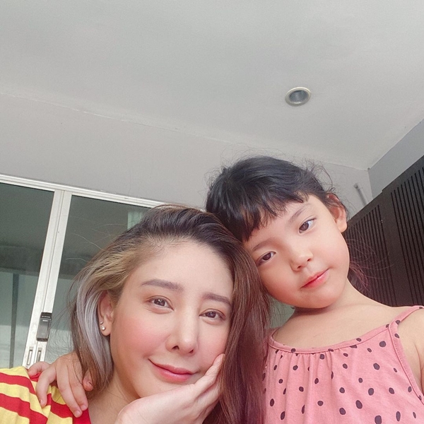 แตงโม นิดา บัณฑิตป้ายแดง เผยเรียนต่อ ป.โท ต่อยอดทำธุรกิจ แตงโม นิดา บัณฑิตป้ายแดง เผยเรียนต่อ ป.โท ต่อยอดทำธุรกิจ