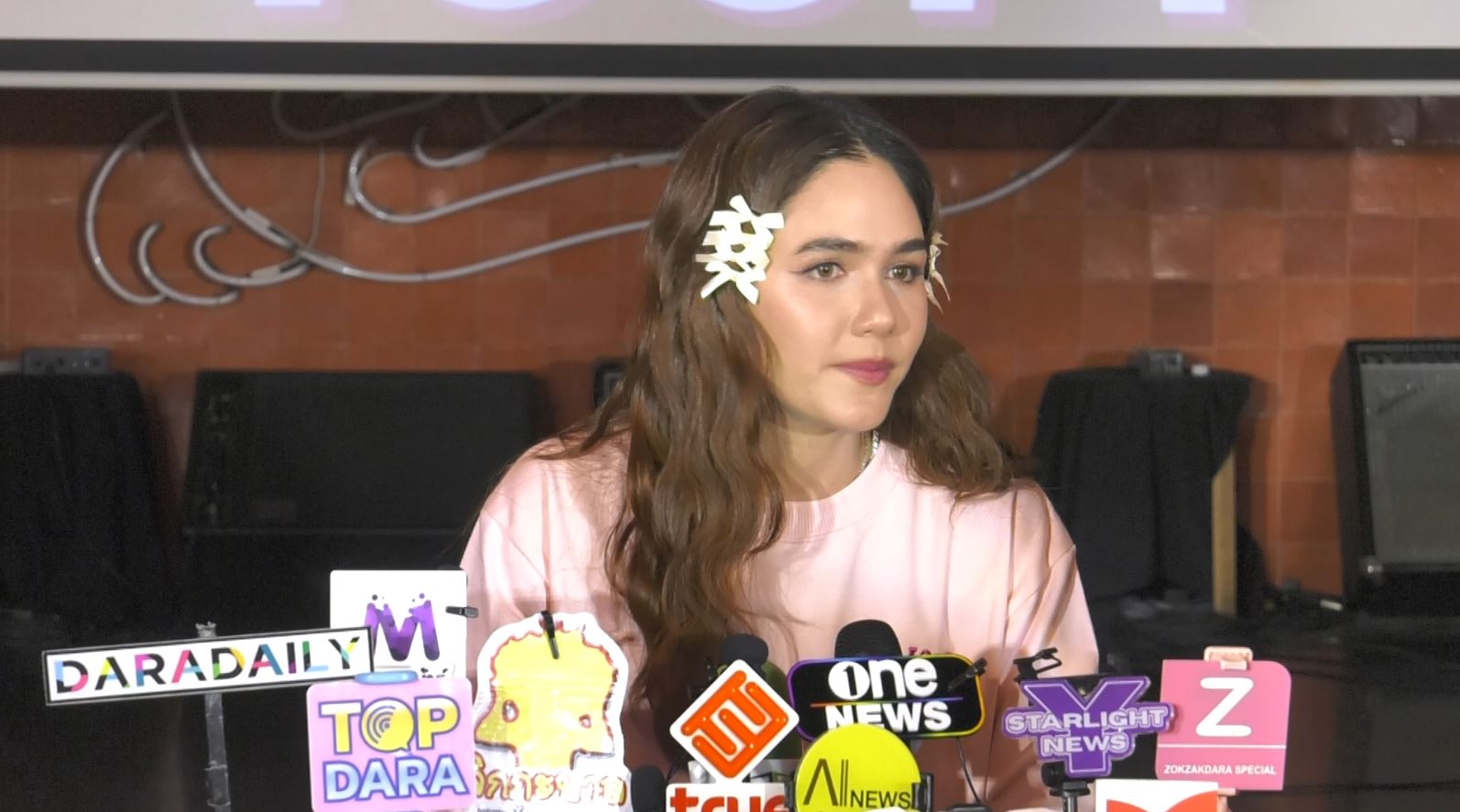 ชมพู่ อารยา เล่าโมเมนต์น่ารัก อั้ม พัชราภา ได้เจอหลานๆ ครั้งแรก