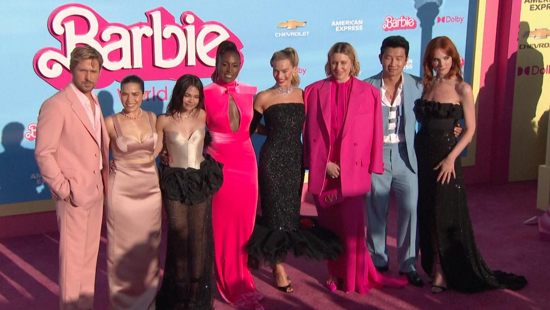 เปิดลุคแซ่บ!! รอบปฐมทัศน์โลกหนัง Barbie ‘มาร์โก ร็อบบี - ไรอัน กอสลิง’ นำทัพเดินพรมชมพู