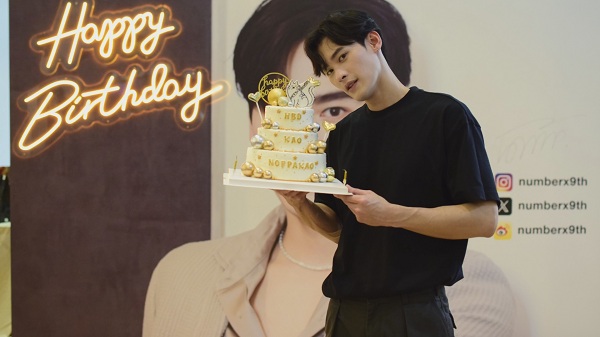 “เก้า นพเก้า” ฉลองวันเกิดอายุครบ 29 ปี ซื้อที่ดินให้ครอบครัว   (มีคลิป)