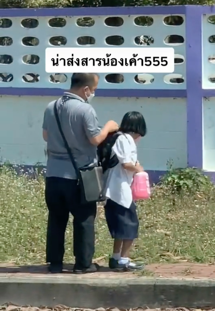 ไวรัลยอดวิว 10 ล้าน นร.แบกกระเป๋าไม่ไหว เหมือนจะขำแต่ไม่ขำ ไวรัลยอดวิว 10 ล้าน นร.แบกกระเป๋าไม่ไหว เหมือนจะขำแต่ไม่ขำ