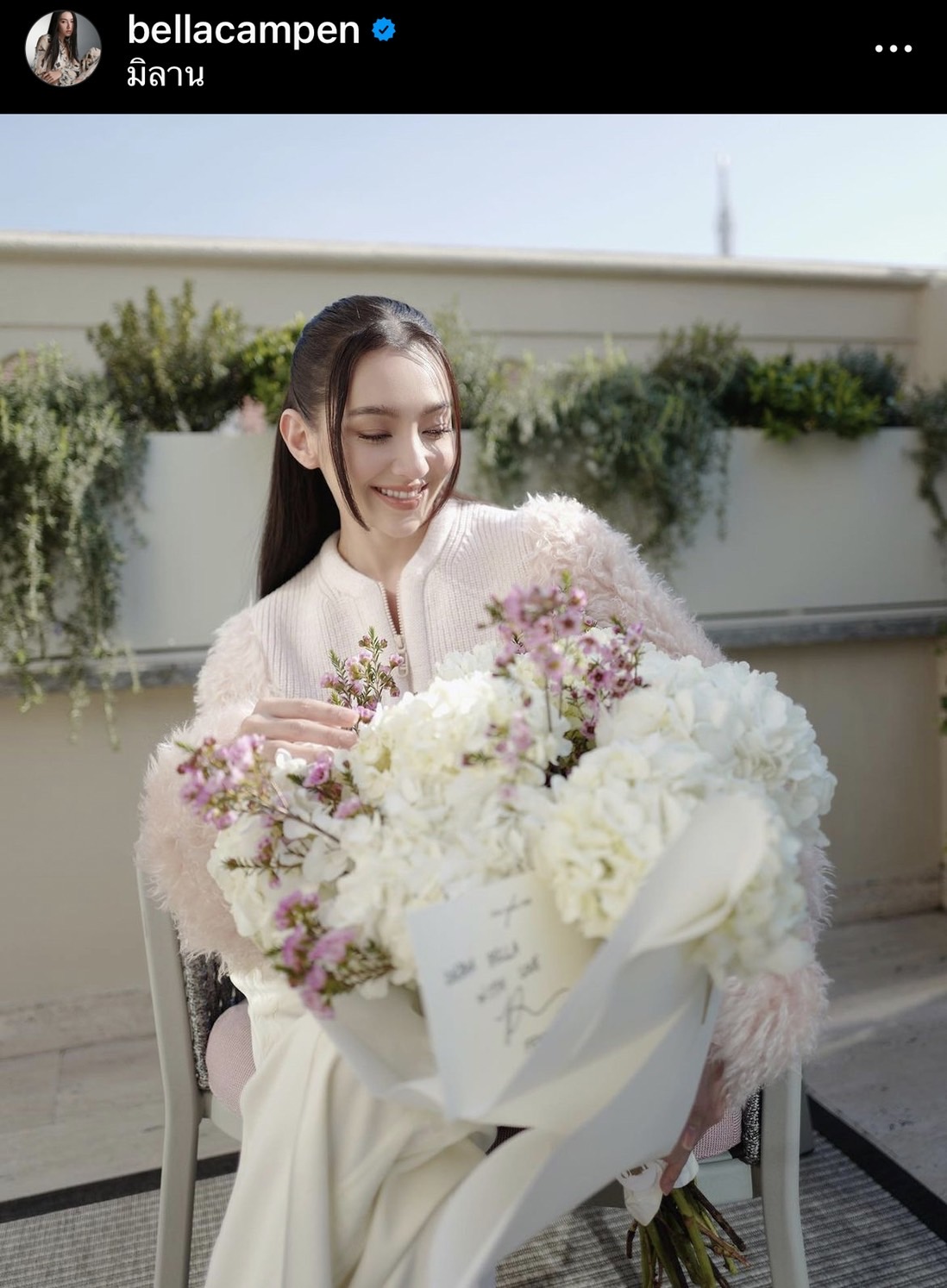 เบลล่า โพสต์ภาพสุดชิล หน้าสวยกับ อิโมจิหัวใจสีขาว... เบลล่า โพสต์ภาพสุดชิล หน้าสวยกับ อิโมจิหัวใจสีขาว...