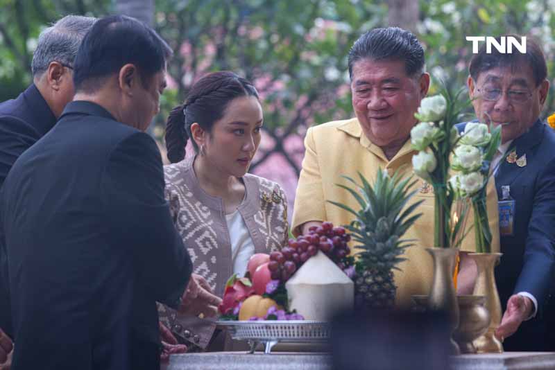 นายกฯ สักการะสิ่งศักดิ์สิทธิ์ ประจำทำเนียบ ก่อนลงพื้นที่เชียงรายช่วยน้ำท่วม นายกฯ สักการะสิ่งศักดิ์สิทธิ์ ประจำทำเนียบ ก่อนลงพื้นที่เชียงรายช่วยน้ำท่วม