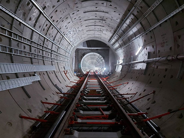 รฟม.เผยรถไฟฟ้าสายสีชมพู-เหลือง คืบหน้า 70% เร่งเก็บงานสถาปัตยกรรมให้ทันเปิดปี 65 รฟม.เผยรถไฟฟ้าสายสีชมพู-เหลือง คืบหน้า 70% เร่งเก็บงานสถาปัตยกรรมให้ทันเปิดปี 65