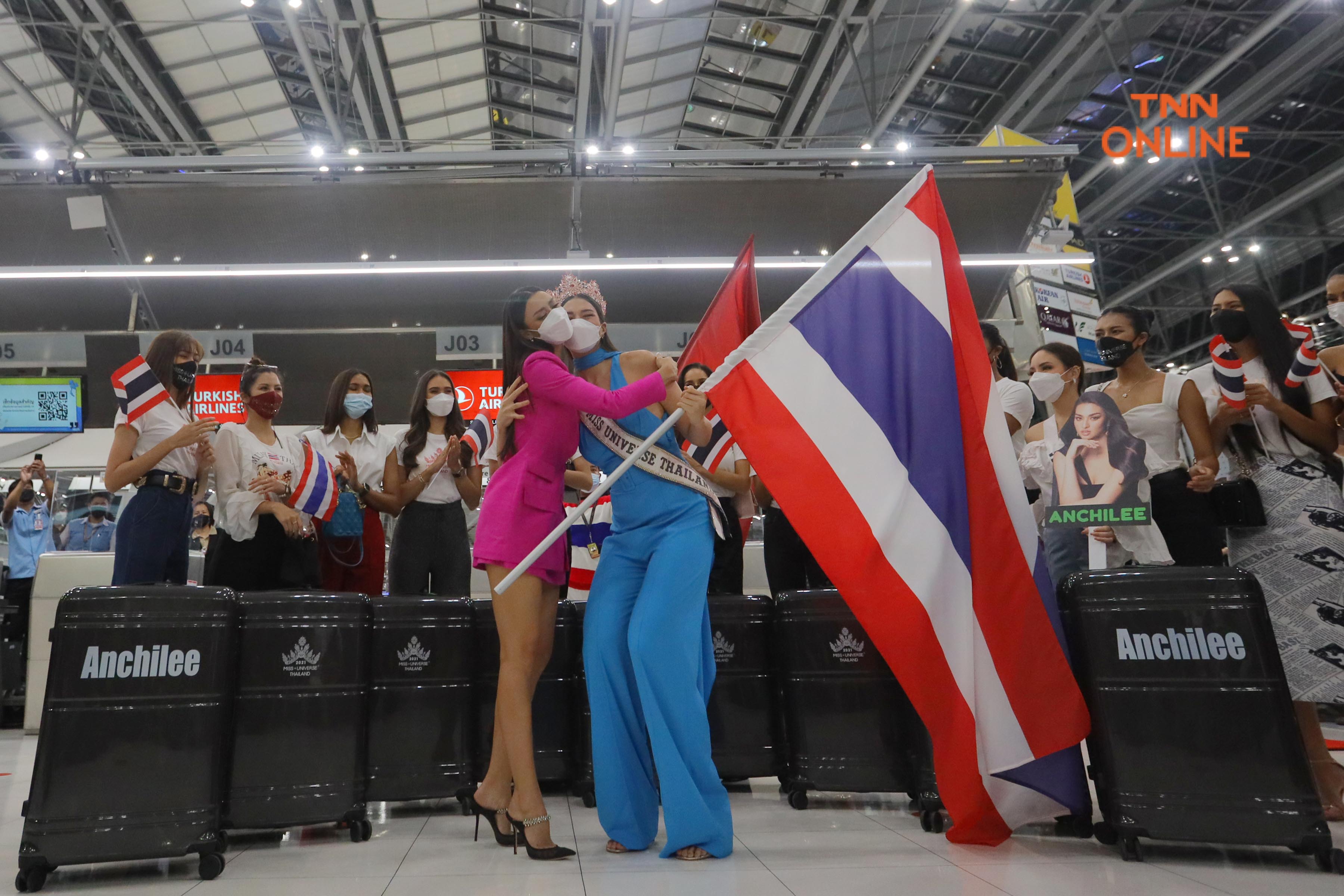 ประมวลภาพ “แอนชิลี” พาธงไทยลัดฟ้าสู่เวทีมิสยูนิเวิร์ส 2021