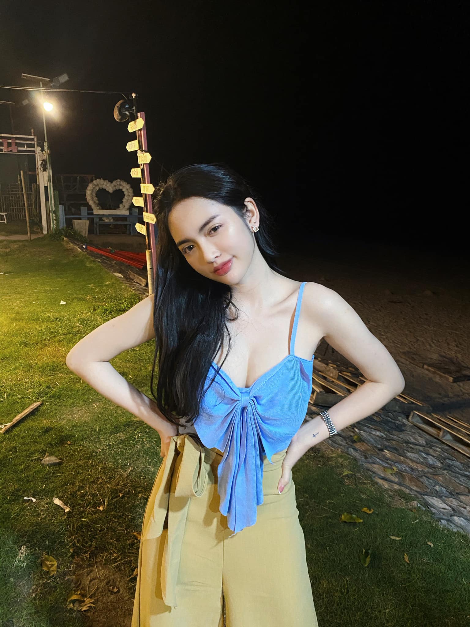 โนอา ภญมณ เข้าพบตำรวจมอบหลักฐานเพิ่มเติม หลังถูกทำร้ายร่างกาย โนอา ภญมณ เข้าพบตำรวจมอบหลักฐานเพิ่มเติม หลังถูกทำร้ายร่างกาย