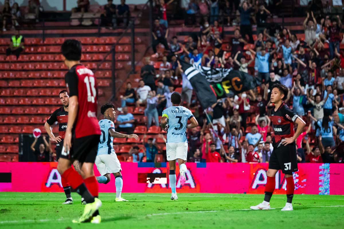 'ทรู แบงค็อก' ยิงนาทีบาป บุกไปทุบ 'เมืองทอง' คาบ้าน 2-1 'ทรู แบงค็อก' ยิงนาทีบาป บุกไปทุบ 'เมืองทอง' คาบ้าน 2-1